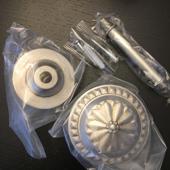 Urbanest Window Drapery Medallion Holdbacks Collett 1201990 Antique Pewter 4 - Picture 5 of 5